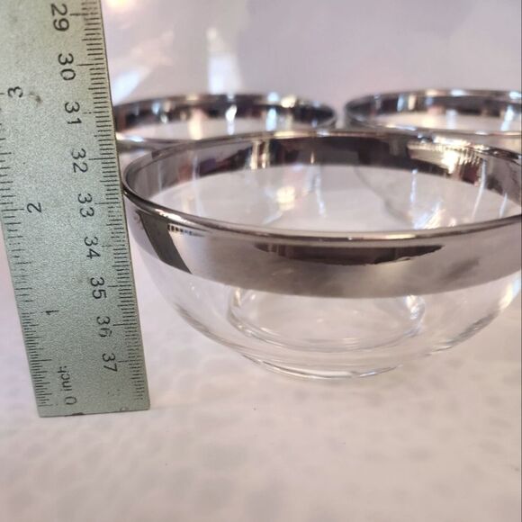 Vintage Pristine 1960s Dorothy Thorpe Set of 3 Small Glass Bowls w/Silver Band - Picture 5 of 8